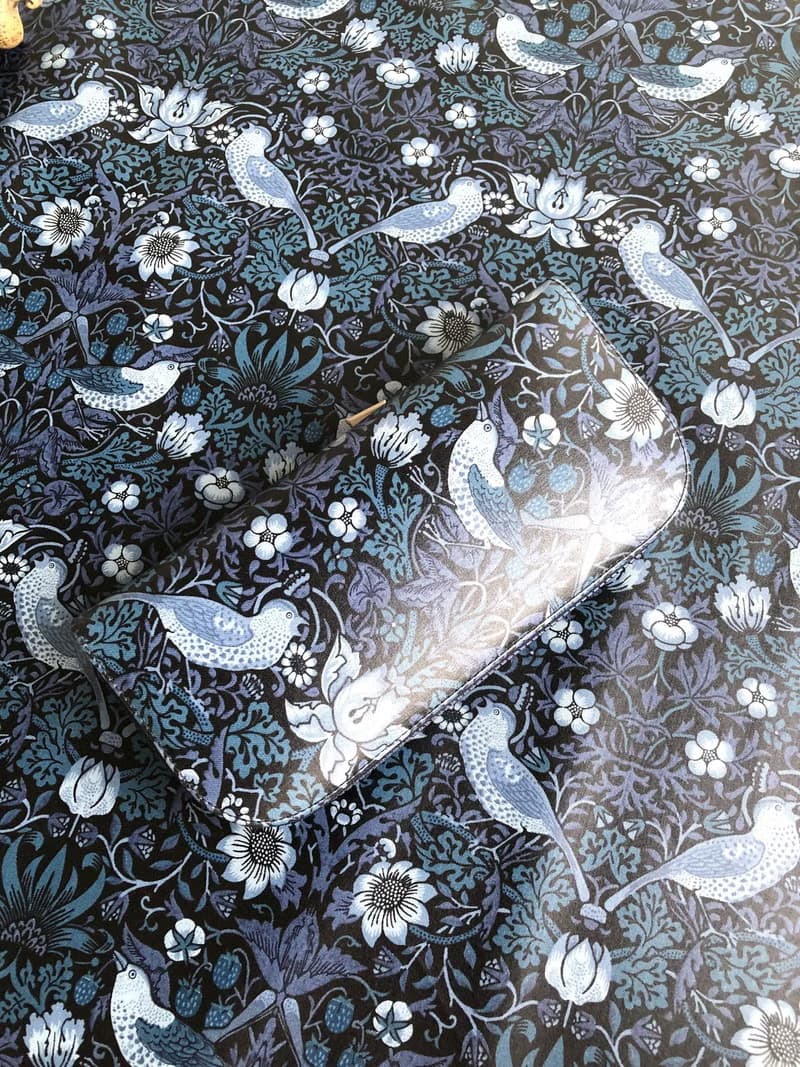 Morris【草莓小偷】防水布-長夾/皮夾/零錢包/禮物