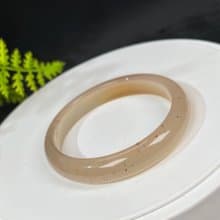 獨特卡其色瑪瑙手鐲56MM 冰透起光飄花玉髓手環 靜心冥想 顯氣質