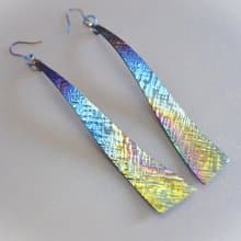 Titanium pierced earrings・チタン製ピアス・偃月・クロスハッチ75mm