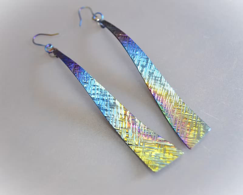 Titanium pierced earrings・チタン製ピアス・偃月・クロスハッチ75mm