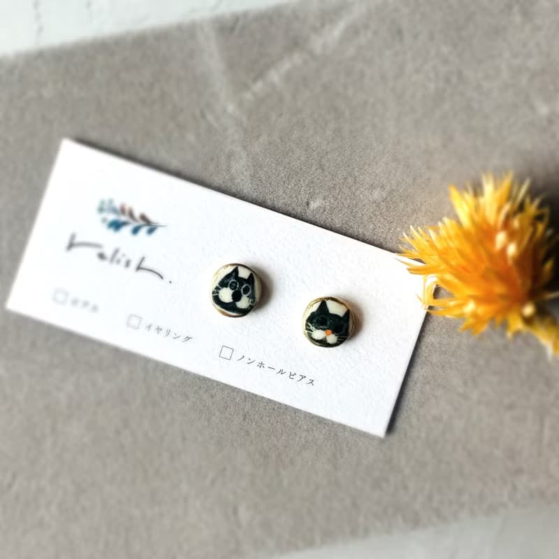 猫 ネコ 金継ぎ 陶器 ピアス イヤリング ノンホールピアス 猫の日 にゃんこ 子猫 やきもの ギフト プレゼント 贈り物 誕生日 母の日 バレンタイン ねこ