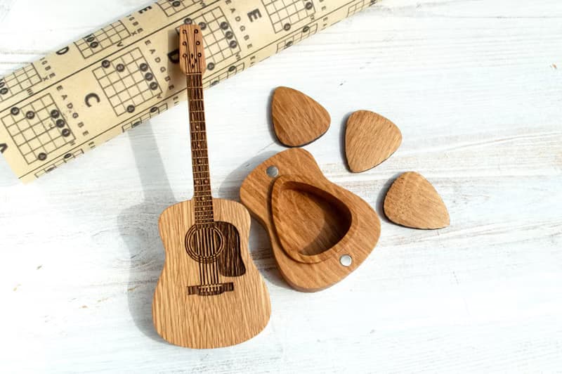雕刻拨片吉他拨片盒 送给吉他手 音乐家或音乐爱好者的礼物