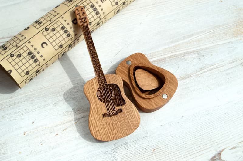 雕刻拨片吉他拨片盒 送给吉他手 音乐家或音乐爱好者的礼物