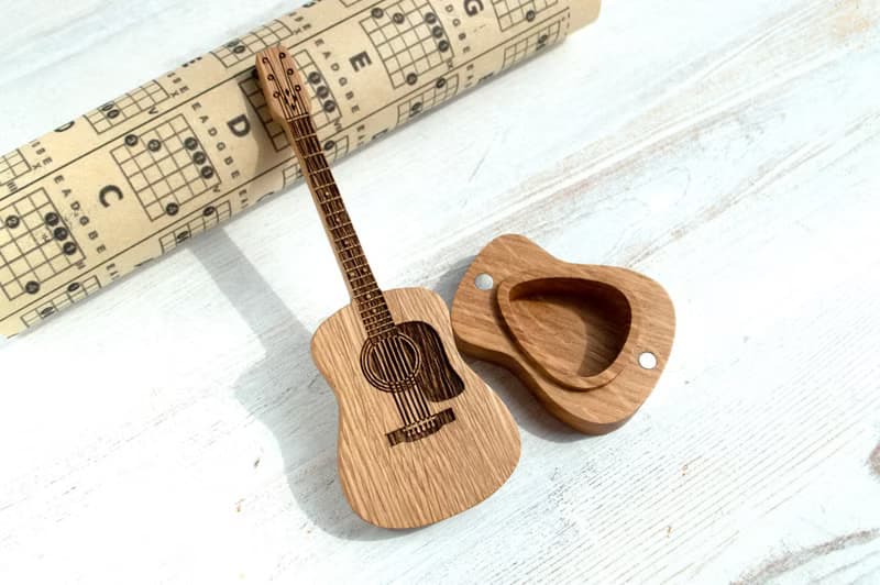 雕刻拨片吉他拨片盒 送给吉他手 音乐家或音乐爱好者的礼物