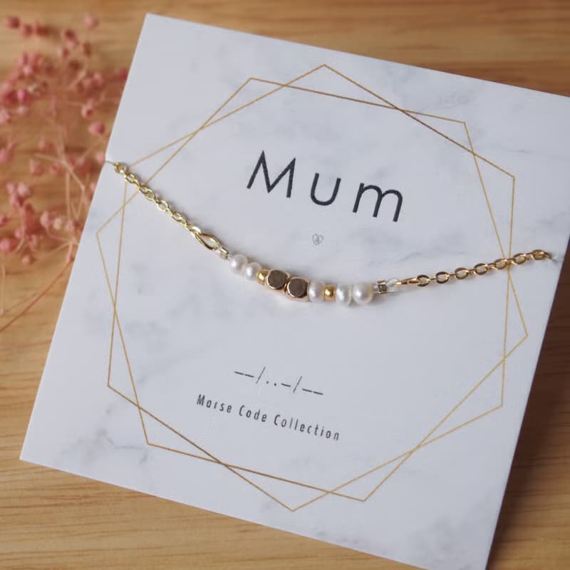 【天然石系列】摩斯密碼。Mum 母親。珍珠。鍍金手鍊。母親節禮物