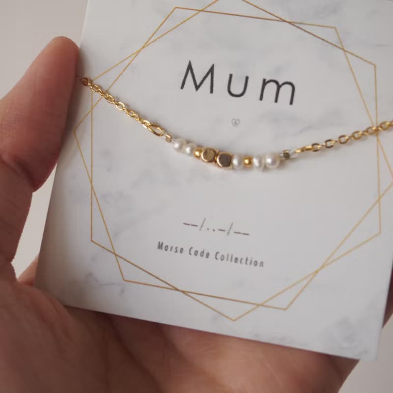 【天然石系列】摩斯密碼。Mum 母親。珍珠。鍍金手鍊。母親節禮物