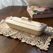 50502-迷人法國古董Saint-Amand 長形置物瓷盒附蓋