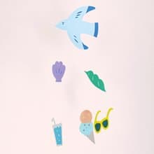 夏の海辺のモビール