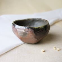 切面手捏捧杯 灰釉彩 新彩燒 柴燒陶藝 手作作品 | 張運美 作品