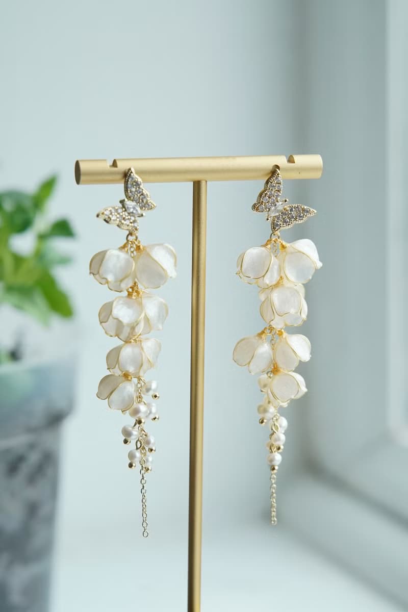 鈴蘭 • 珠光白 - 手工樹脂耳環飾品結婚新年生日禮物