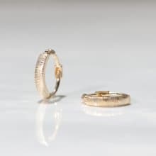 14K 復古切紋耳扣耳環 (內徑 6.5 mm) (單個) 洗澡免摘  不褪色