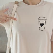 左胸 COFFEE HEART 中性短袖T恤 米色 咖啡愛心秋冬聖誕禮物文青
