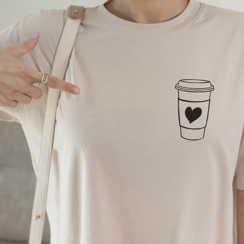 左胸 COFFEE HEART 中性短袖T恤 米色 咖啡愛心秋冬聖誕禮物文青