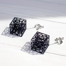 耳元で揺れる、細胞の結晶。【VORONOI CUBE】知的な造形美が耳元を彩る、軽やかなイヤリング【黒】【金具の変更無料】