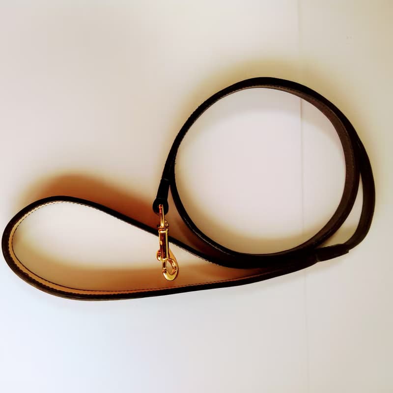 本革ー手縫いー犬のリードーチョコレートーグリーン糸