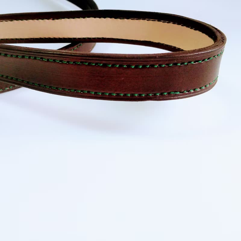 本革ー手縫いー犬のリードーチョコレートーグリーン糸