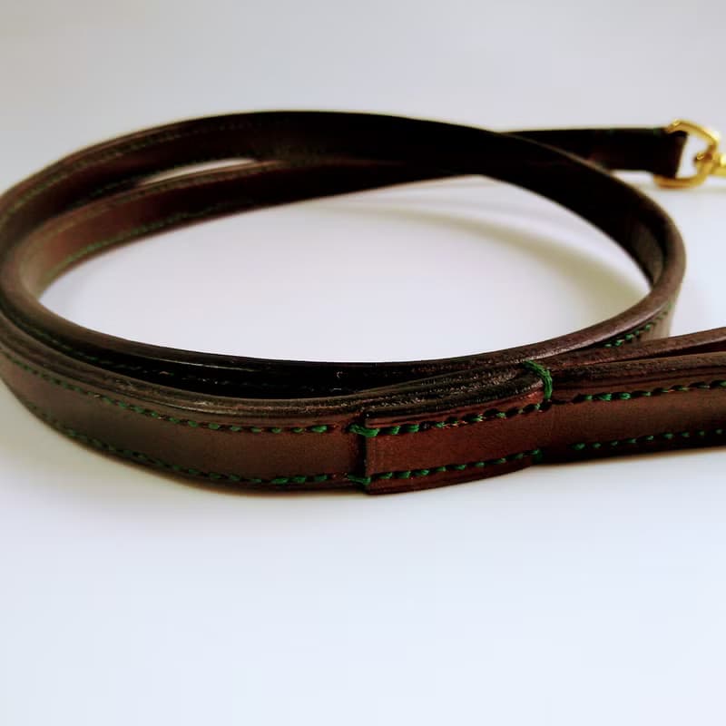 本革ー手縫いー犬のリードーチョコレートーグリーン糸