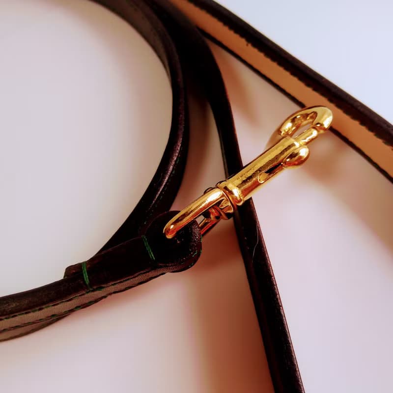 本革ー手縫いー犬のリードーチョコレートーグリーン糸