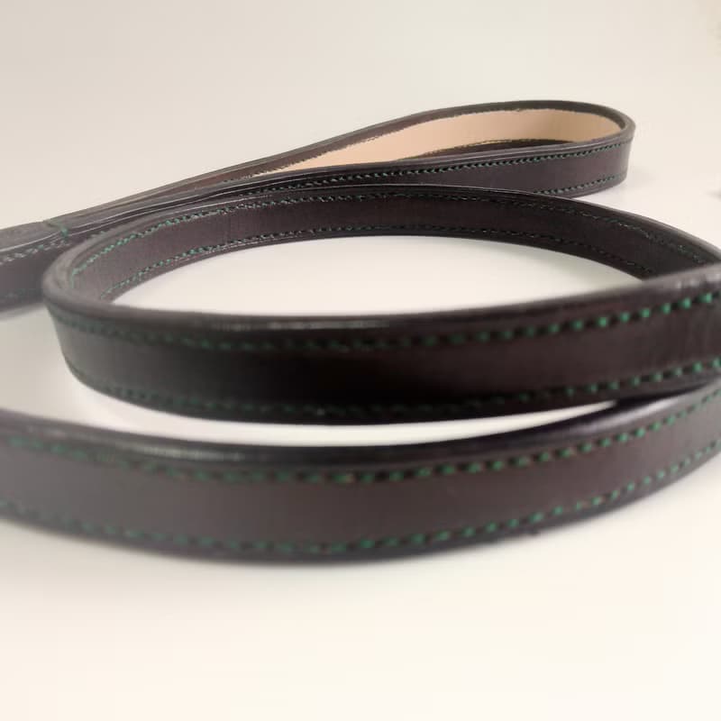 本革ー手縫いー犬のリードーチョコレートーグリーン糸