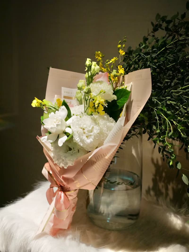 鮮花花束 畢業花束 授獎 禮物 求婚 情人節 白色系