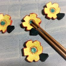 橘色滾邊小黃花筷子架(售完再製款)_陶器筷架