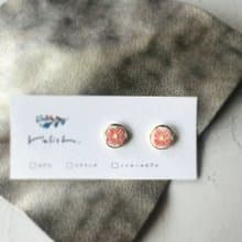 【再販】桜色 お花 陶器 金継ぎ ピアス イヤリング ノンホールピアス 小さい 小ぶり シンプル 花 桜 ピンク 陶磁器 ゴールド 金 やきもの 黄色 イエロー