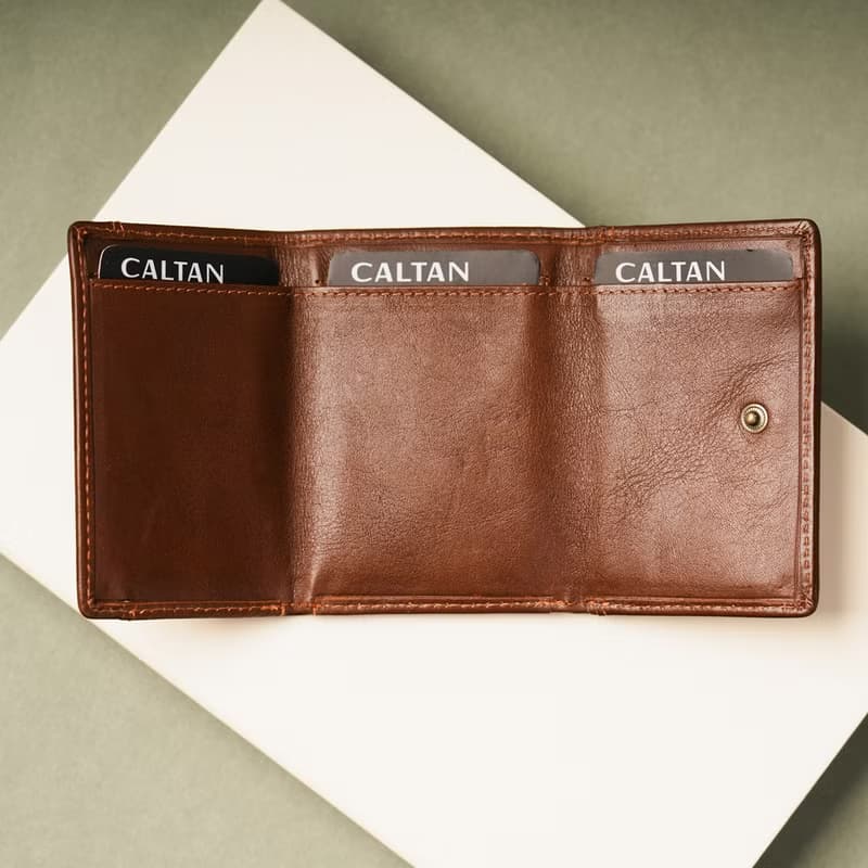 【24hr快速出貨】文藝打褶真皮三折短夾-兩色(075360)