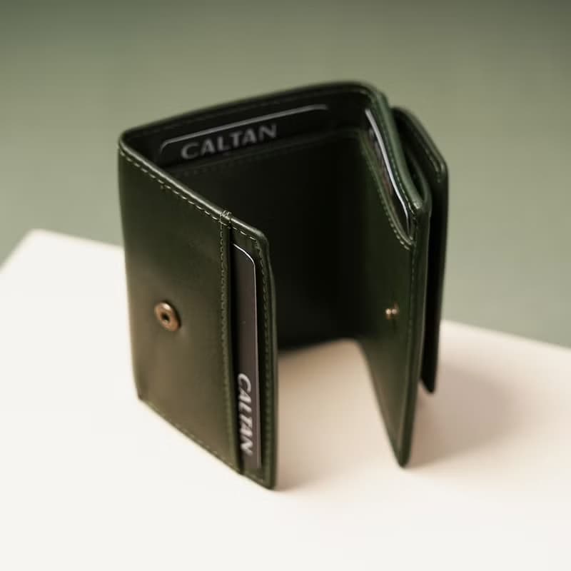 【24hr快速出貨】文藝打褶真皮三折短夾-兩色(075360)