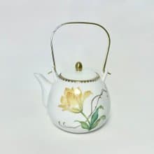 手描きのチューリップの磁器のポット