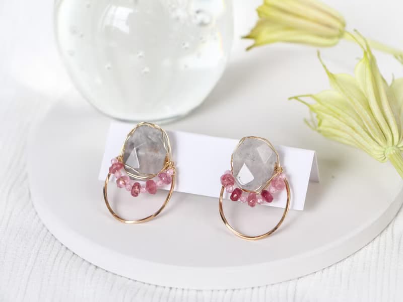 14kgf- sheer gray quartz & tourmaline wrap jewel pierced earrings