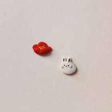 bi rabbit//小白兔牡丹紅花手工軟陶小耳釘