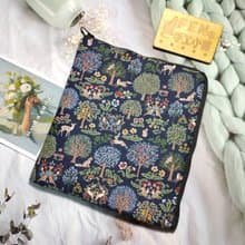 森林系列-日本棉布深藍底森林動物鹿L型拉鍊袋加鋪棉-電子書保護-