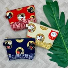 日系 燙金招財貓 立體配布迷你拉鍊包(附腕帶) 零錢包 收納包