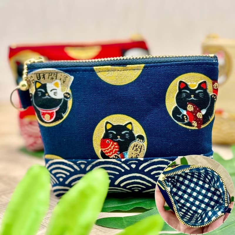 日系 燙金招財貓 立體配布迷你拉鍊包(附腕帶) 零錢包 收納包
