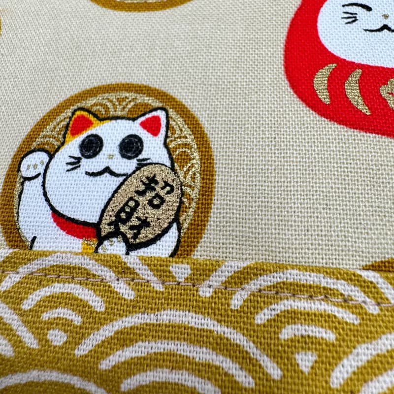 日系 燙金招財貓 立體配布迷你拉鍊包(附腕帶) 零錢包 收納包