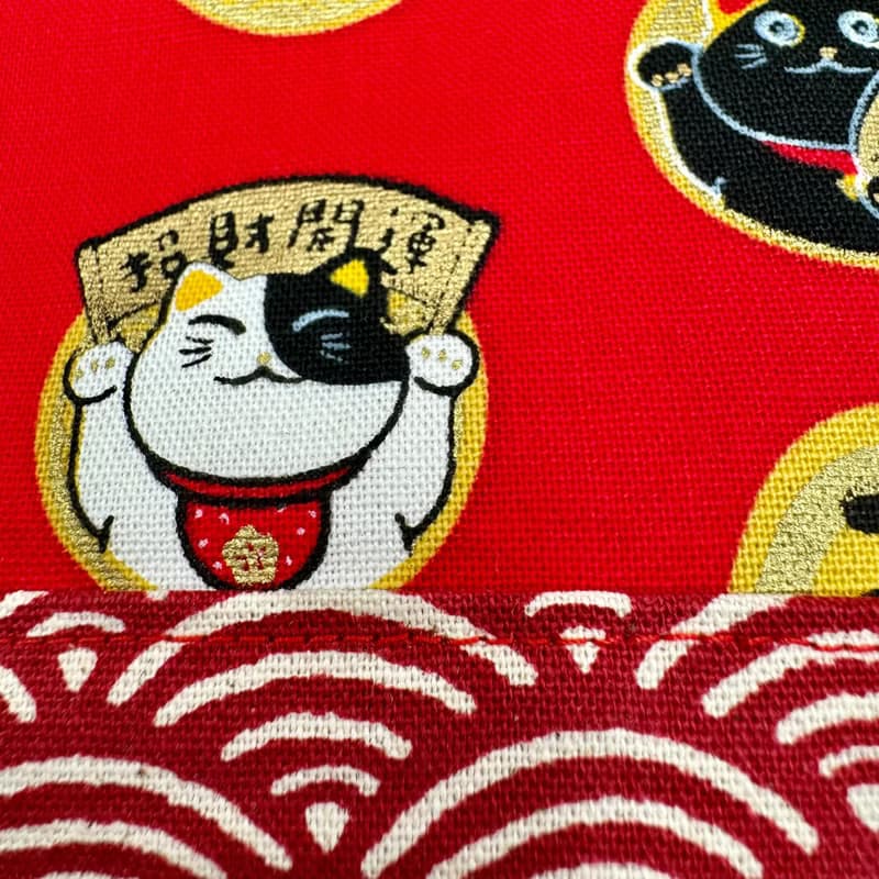 日系 燙金招財貓 立體配布迷你拉鍊包(附腕帶) 零錢包 收納包