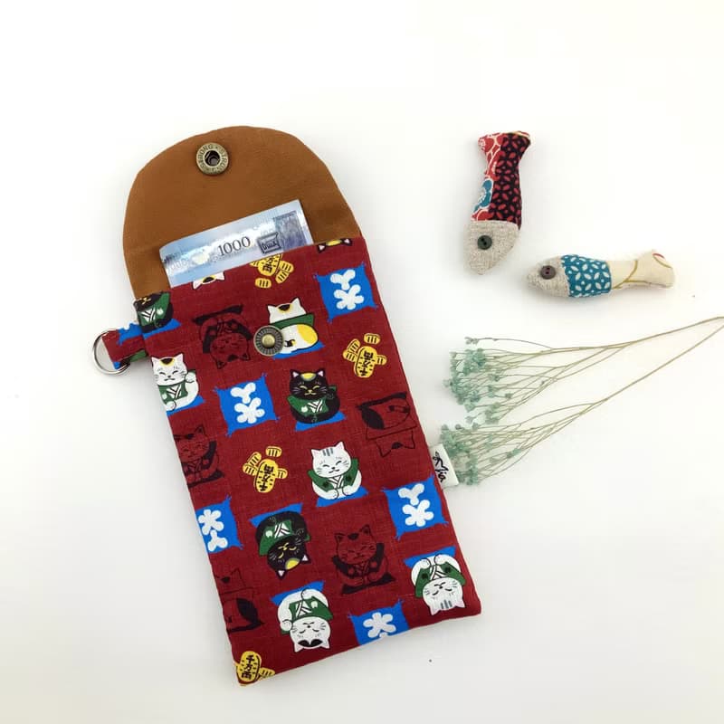 千萬兩招財貓— 鋪棉  紅包袋/手機袋/現金袋/護照袋—右邊款