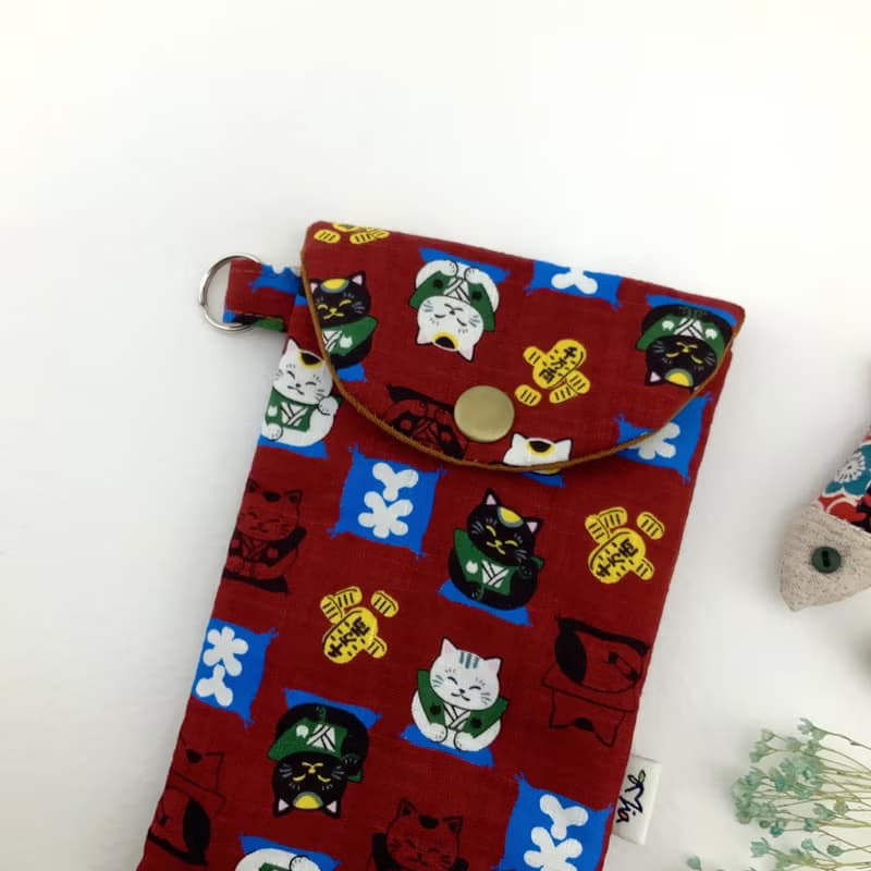 千萬兩招財貓— 鋪棉  紅包袋/手機袋/現金袋/護照袋—右邊款