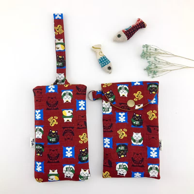 千萬兩招財貓— 鋪棉  紅包袋/手機袋/現金袋/護照袋—右邊款