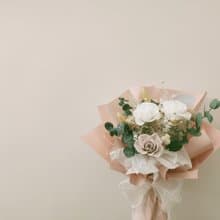 Sheer Whisper 絮語藏花_溫柔系奶茶色不凋尤加利花束