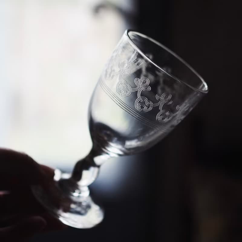 19世紀末法國古董 手工雕刻 吹製 玻璃高腳杯 (一件)