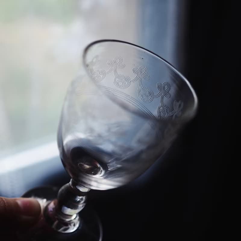 19世紀末法國古董 手工雕刻 吹製 玻璃高腳杯 (一件)