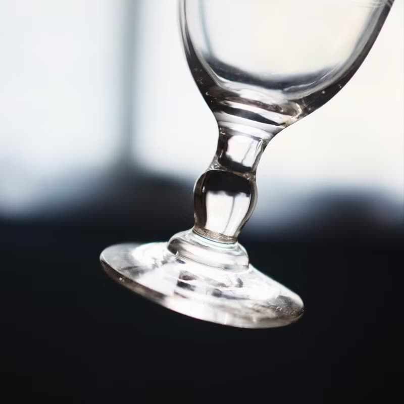 19世紀末法國古董 手工雕刻 吹製 玻璃高腳杯 (一件)