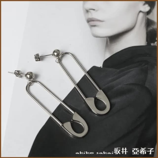 【Akiko Sakai】長輩不待見。別針造型鋼鈦耳環(可愛有趣 送禮 禮物)