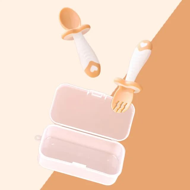 【安全餐具】寶寶學吃飯訓練餐具2件套-附收納盒(食品級 磨牙 副食品 矽膠湯匙 學習餐具 兒童餐具 輔食)