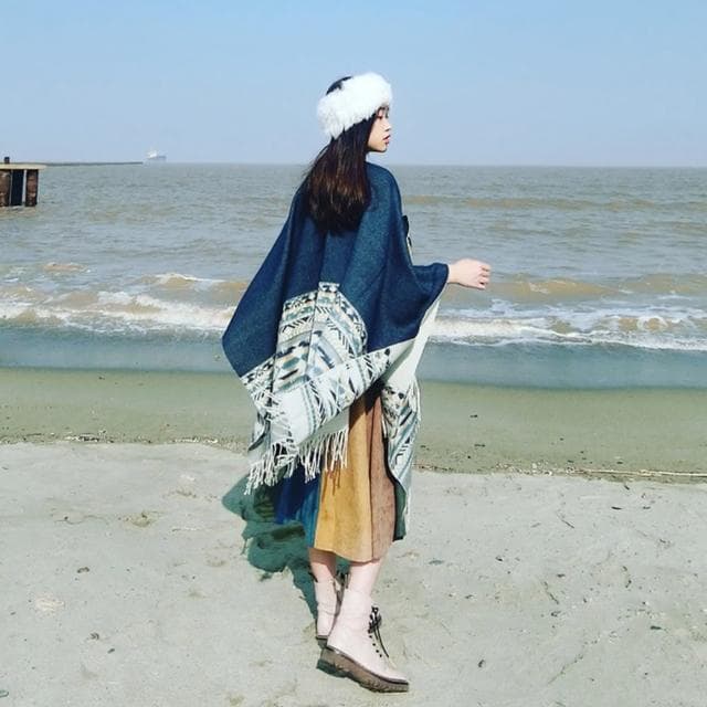 【Emi 艾迷】民族風披風斗篷流蘇圍巾 雙面仿羊絨保暖大斗篷