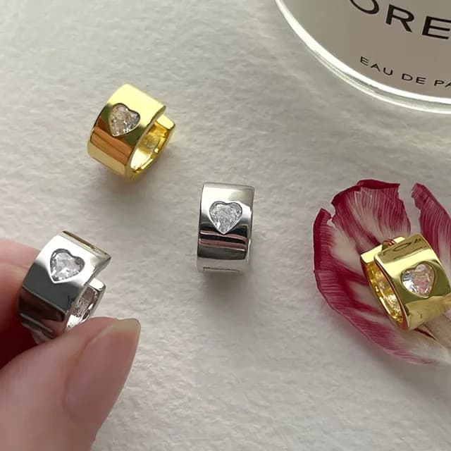 【Umi】銀愛心耳扣女氣質圓圈心形鋯石(心形鋯石耳圈耳環新款潮)