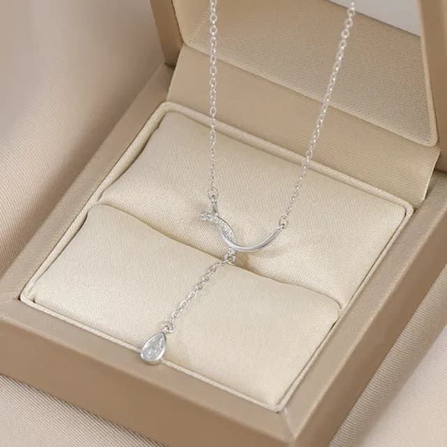【Umi】韓式東大門簡約奢華時尚優雅百搭銀項鍊(浪漫水滴單鑽流線型造型微鑲鑽 韓劇 精緻情人節禮物)