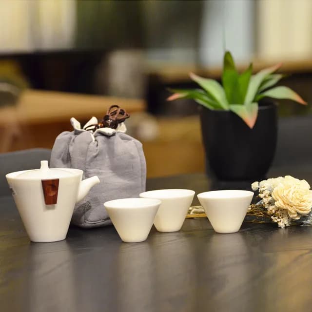 【YU Living 信歐傢居】日式茶具旅行收納包四件組 茶壺150ml 茶杯50ml(一壺三杯/白色/茶具收納包)