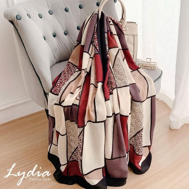 【Lydia】現貨 時尚名品風幾何印花兩用披肩圍巾(聖誕節送禮、情人節禮物、生日禮物)